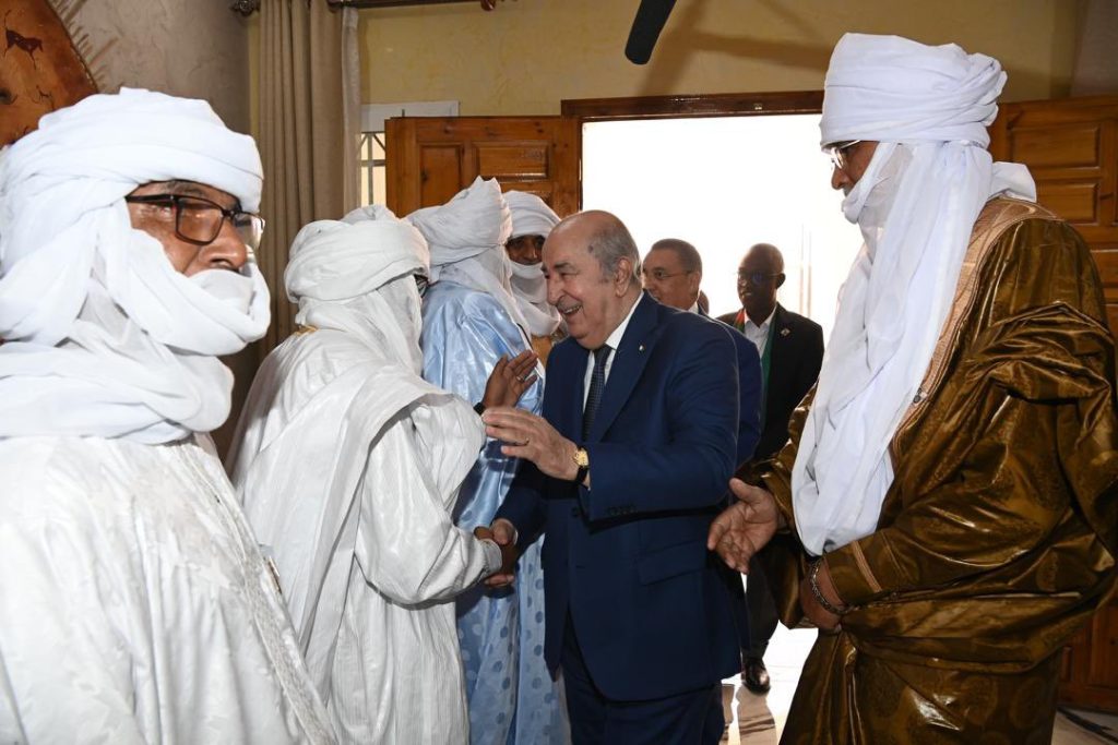فيديو ..المترشح الحر عبد المجيد تبون يلتقي بأعيان جانت