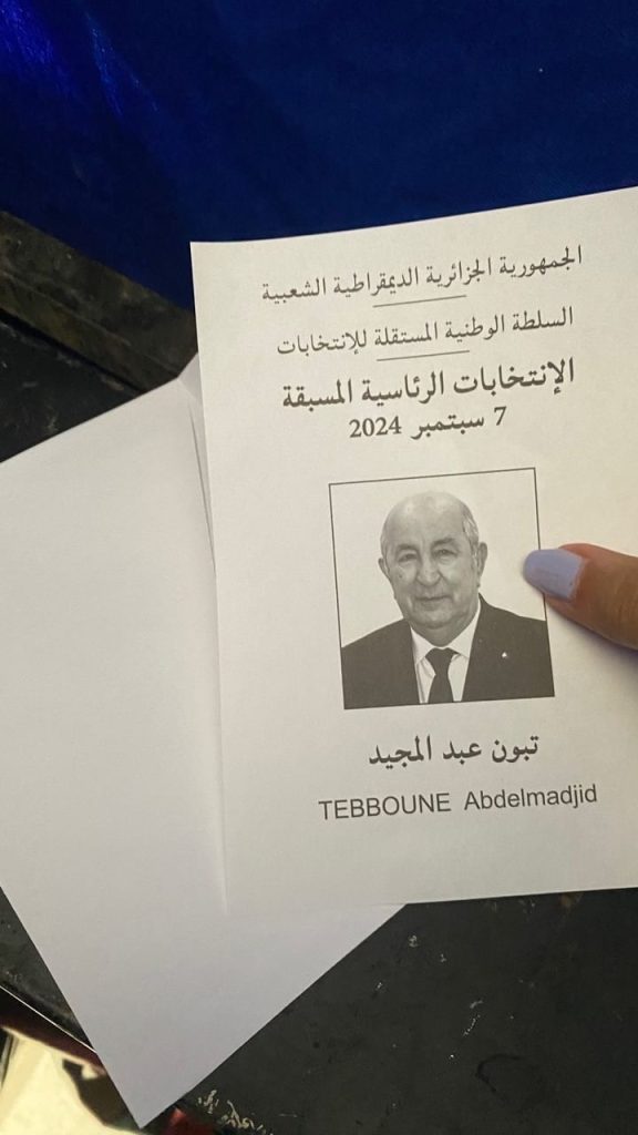 “الأصبع الأزرق” الذي ينقذ “الجزائر” دائما