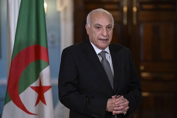 وزير الخارجية الجزائري يجدد دعم بلاده لسيادة لبنان ومواقفها