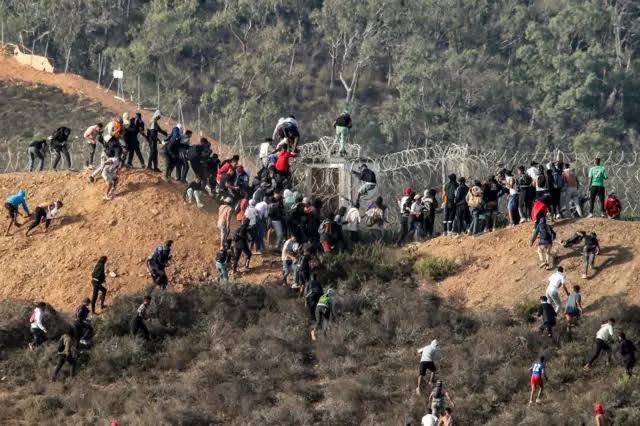 البطالة وقود الهروب  الكبير من المغرب.. مسؤول رسمي مغربي يكشف المستور!