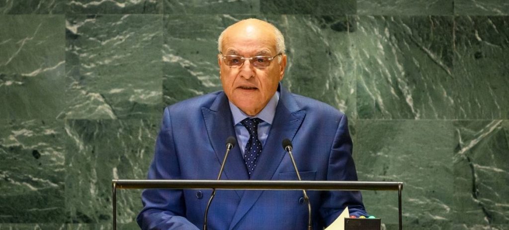 وزير خارجية الجزائر يؤدب النظام الانقلابي في مالي !