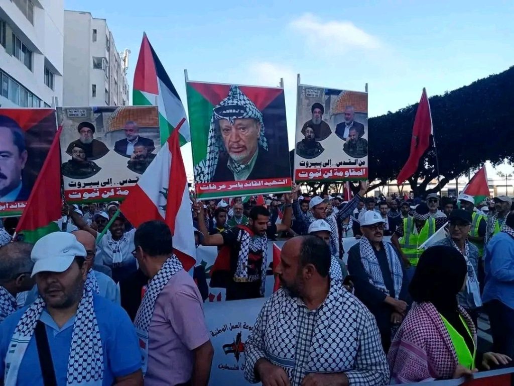 الشارع المغربي ينتفض ضد التطبيع ويرفع صور نصر الله في الرباط