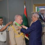 وزير الدفاع الموريتاني يقلد الفريق أول  السعيد شنقريحة “وسام الاستحقاق “