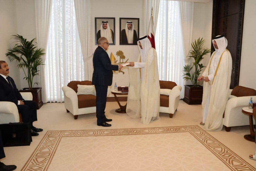 مقرمان في الدوحة حاملا رسالة خطية من الرئيس تبون إلى أمير دولة قطر