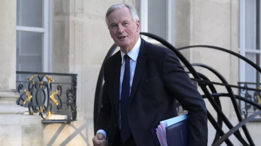 الجمهورية الفرنسية الخامسة تلفظ آخر أنفاسها..ماكرون في عين الاعصار