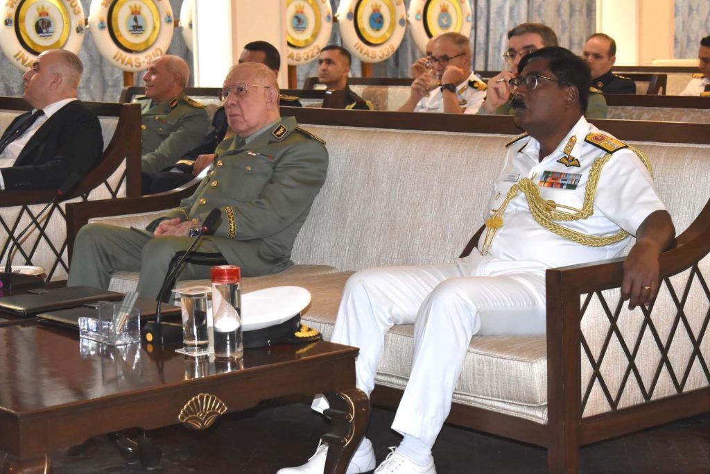 السعيد شنقريحة يطلع على التجربة الهندية في الصناعات العسكرية البحرية