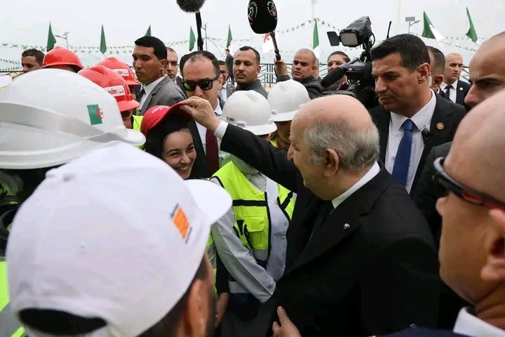 الرئيس تبون : ‏كل خطوة تخطوها ⁧‫الجزائر‬⁩ اليوم، تقدمها نحو ساحة الدول الناشئة”