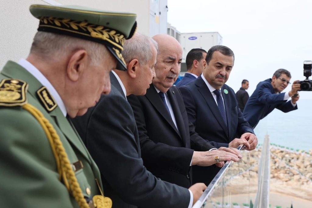 الرئيس تبون : ‏كل خطوة تخطوها ⁧‫الجزائر‬⁩ اليوم، تقدمها نحو ساحة الدول الناشئة”