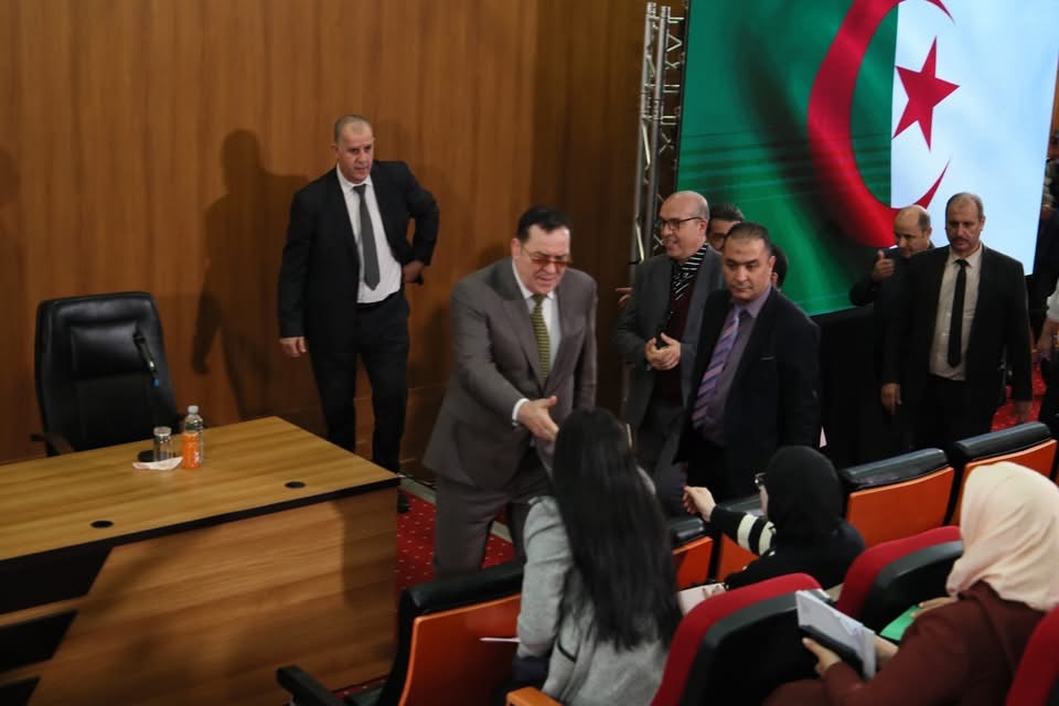 وزير الاتصال الجزائري يترجم التزاماته مع الأسرة الإعلامية ويطلق سلسلة دورات تكوينية للصحفيين