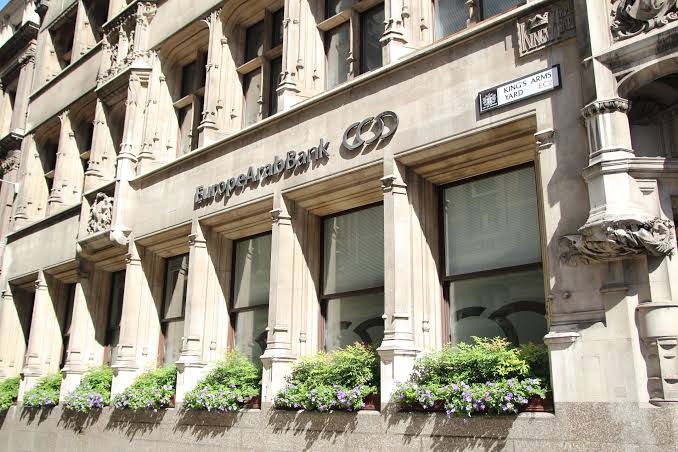 بنك EuropeArabBank يخضع لإملاءات لوبي فرنسي ويعرقل عمليات مصرفية مع المتعاملين الاقتصاديين الجزائريين
