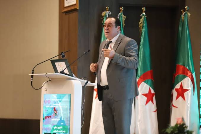 كيف تستعين المؤسسات الإعلامية الجزائرية بالذكاء الاصطناعي  في صناعة القصص الإخبارية؟