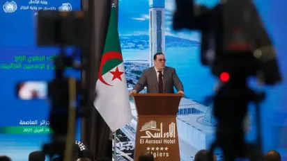 ثلاثي الخيانة في رقصة الديكة المذبوحة