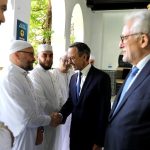 روتايو يزور مسجد باريس.. تصالح أم استفزاز؟