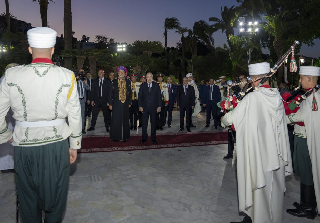 الجزائر ترحب بسلطان عمان
