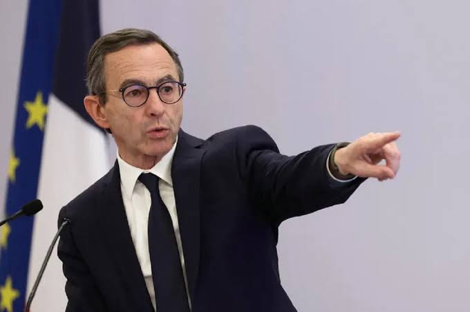 Tirs croisés contre l’Algérie:Retailleau réactive ses flagorneurs de pacotille