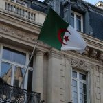 الجزائر تتخذ تدابير استثنائية لحماية بعثتها الدبلوماسية في فرنسا