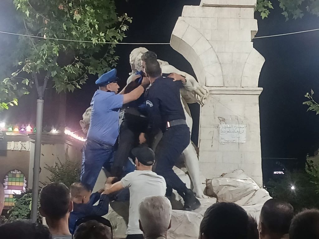 محكمة سطيف: 10 سنوات سجناً للمعتدي على تمثال عين الفوارة