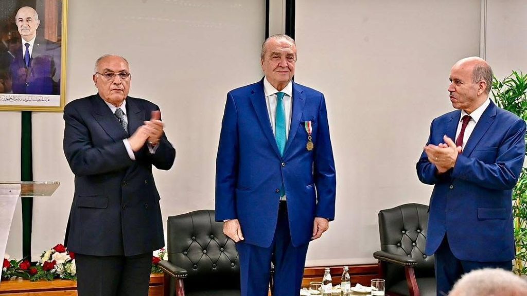 مراسم توشيح عمار بن جامع بوسام بدرجة عشير من مصف الاستحقاق الوطني