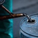 أسعار الذهب الأسود تواصل انخفاضها