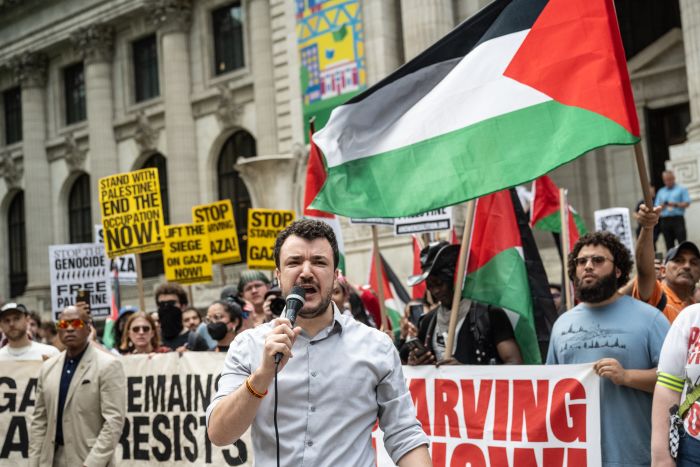 قاض أميركي يأمر بترحيل الناشط الفلسطيني خليل محمود إلى سوريا أو الجزائر!