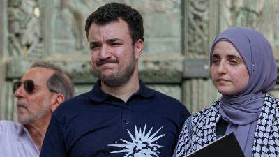 قاض أميركي يأمر بترحيل الناشط الفلسطيني خليل محمود إلى سوريا أو الجزائر!