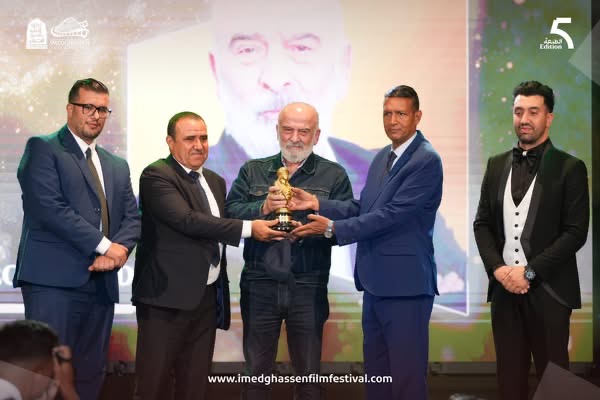 الأوراس تكرم نجم الدراما السورية