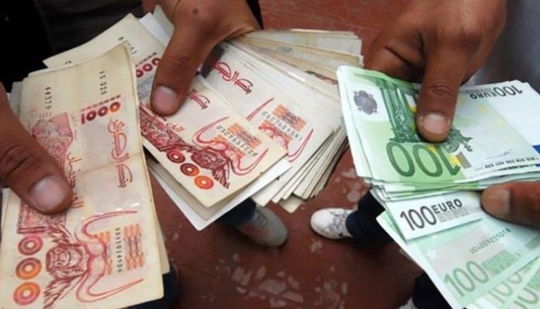 أسعار اليورو والدولار مقابل الدينار الجزائري