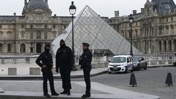 سرقة مجوهرات متحف اللوفر ..تطورات مثيرة !
