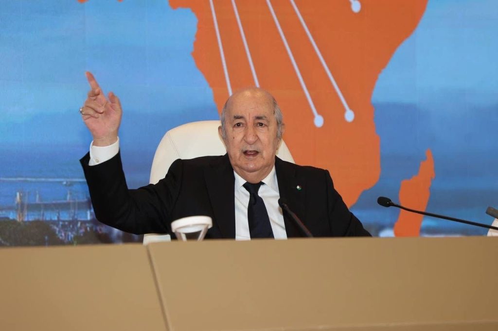 الرئيس الجزائري عبد المجيد تبون: “جيشنا مسالم ودفاعي ومن يعتدي علينا يتحمل العواقب”