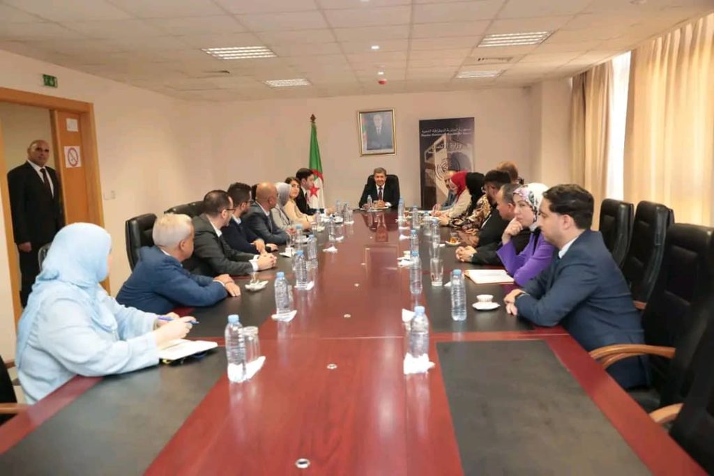 وزير الاتصال الجزائري يلتقي بمدراء القنوات التلفزيونية الخاصة