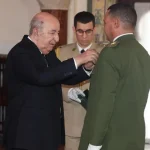 الجزائر تستحدث 5 أوسمة عسكرية جديدة.. وتجرّد في هذه الحالات!