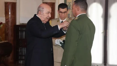 الجزائر تستحدث 5 أوسمة عسكرية جديدة.. وتجرّد في هذه الحالات!