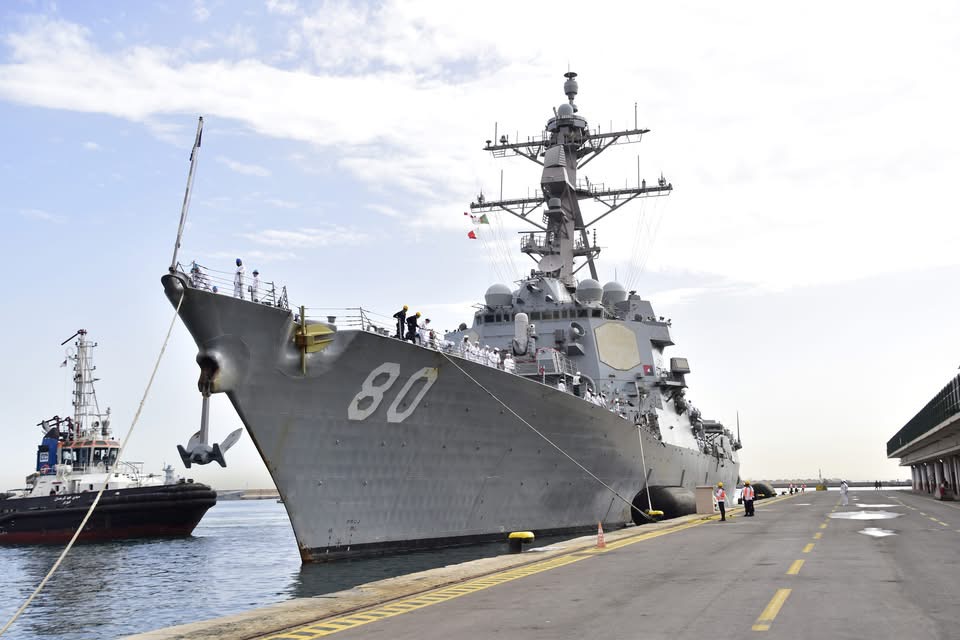 تمرين بحري مشترك بين الفرقاطة الجزائرية “الرادع” والمدمرة الأمريكية “USS Roosevelt” قريبا