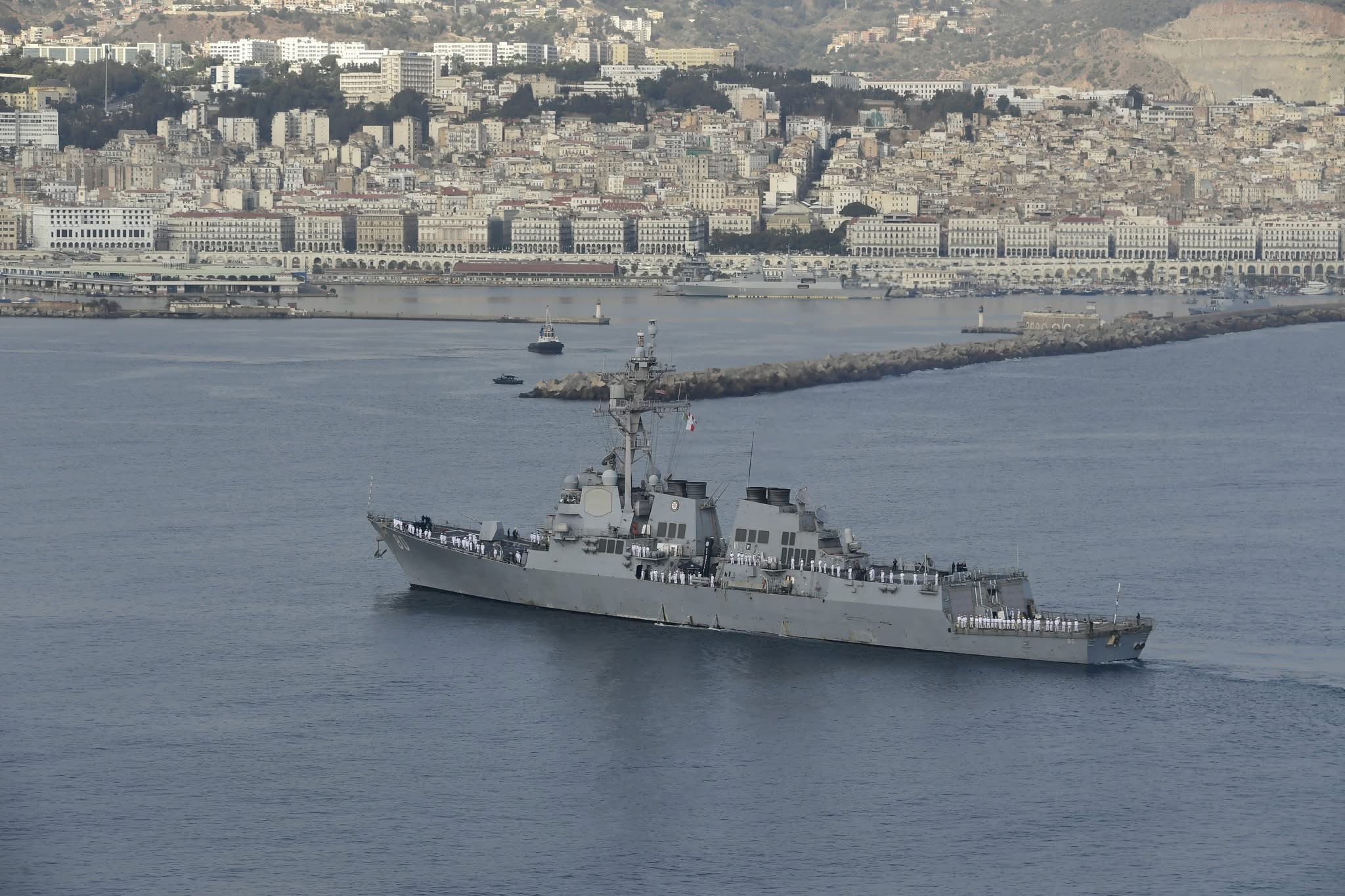 تمرين بحري مشترك بين الفرقاطة الجزائرية “الرادع” والمدمرة الأمريكية “USS Roosevelt” قريبا