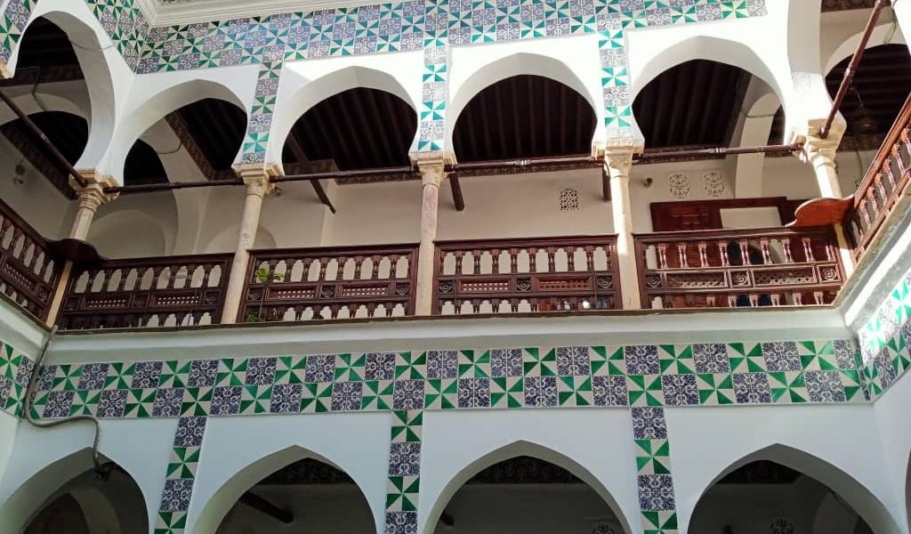 “الزليج” الجزائري يحظى بإعجاب عالمي