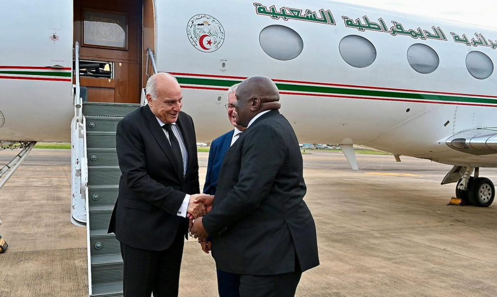 وزير الخارجية الجزائري في أوغندا