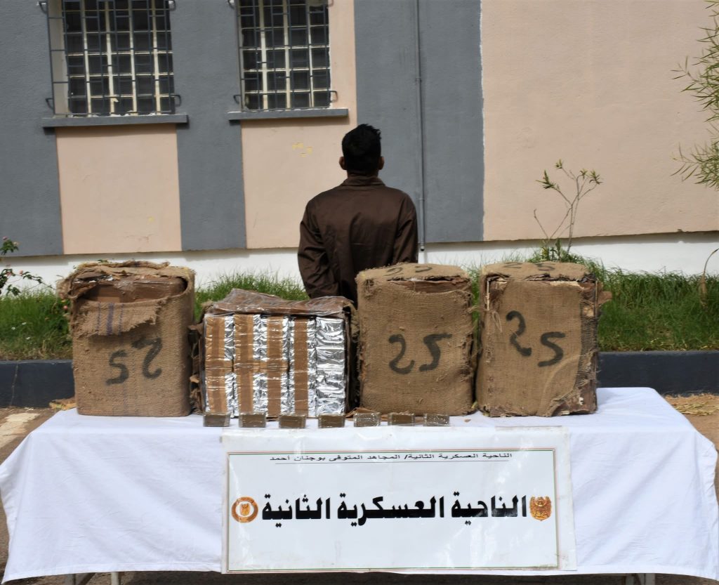 الجيش الجزائري يواصل اجتثاث فلول الإرهاب وبارونات المخدرات