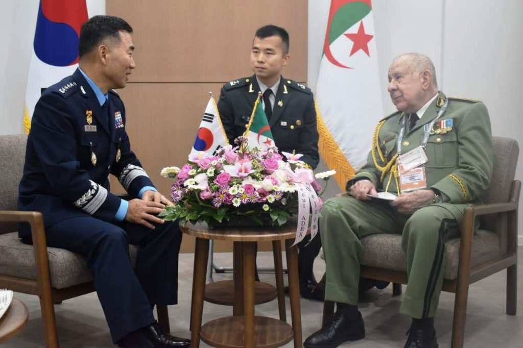 السعيد شنقريحة من سيول: “نعمل على تقوية منظومتنا الدفاعية وتطوير مقدراتنا العسكرية”