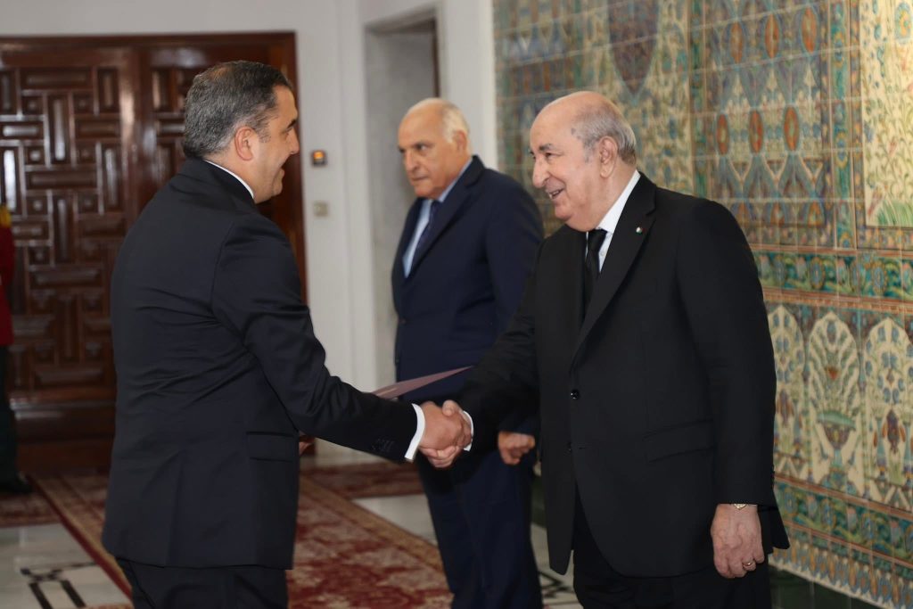 اعتماد 6 سفراء جدد بالجزائر