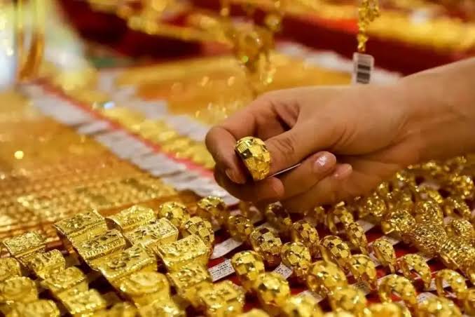 أسعار الذهب تتراجع