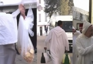 برلمانيون مغاربة “يسرقون ” الحلويات في حضرة الملك!