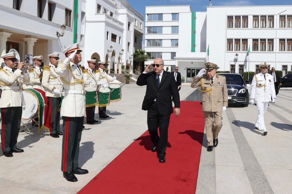الرئيس تبون في زيارة إلى مقر وزارة الدفاع الجزائرية (تغطية خاصة)