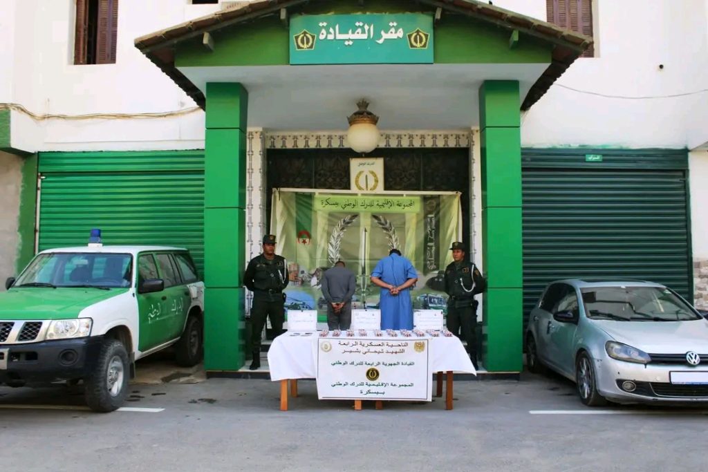 الجيش الجزائري ينجح في تفكيك خلية ارهابية ويواصل اجتثاث بارونات المخذرات
