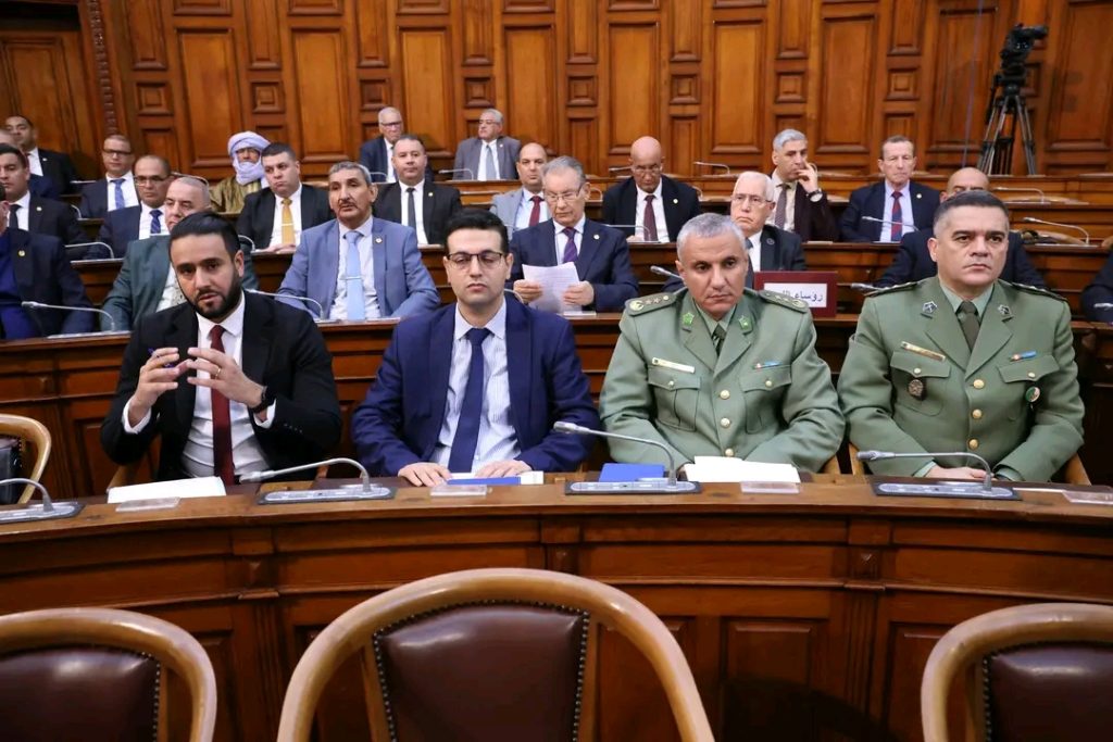 مجلس الأمة الجزائري يصادق على نصي قانوني إحداث أوسمة عسكرية