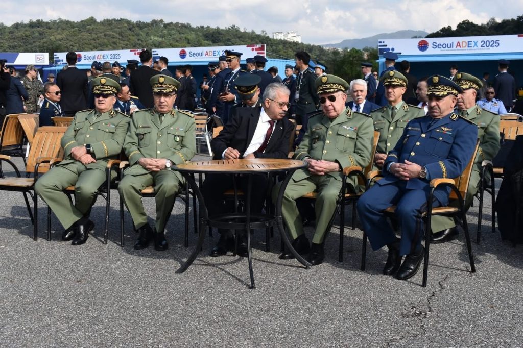 السعيد شنڨريحة يحضر استعراضا جويا ضمن فعاليات معرض سيول الدولي للطيران والفضاء