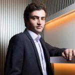 كاتب فرنسي: “رئيس فرنسا يجب أن يعتذر من الجزائر”
