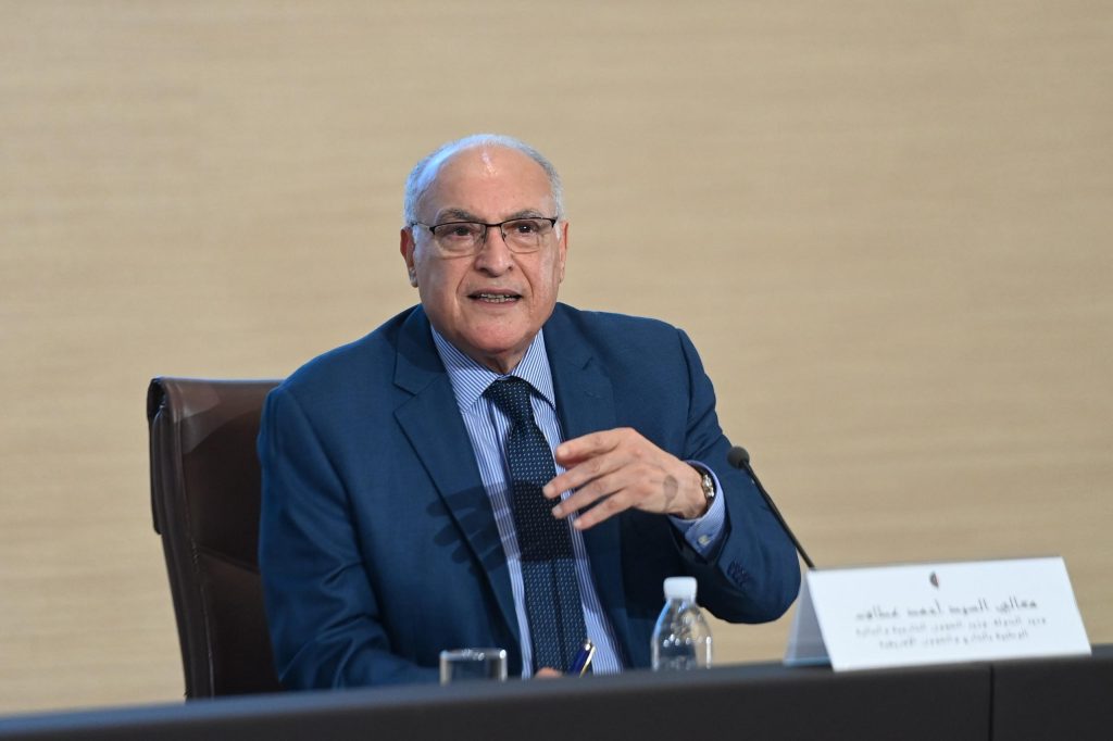 وزير الخارجية الجزائري: “لا تمنحوا لهذا الشخص أكثر مما يستحق”
