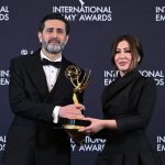 المذيعة الجزائرية فيروز زياني تتوج بجائزة “إيمي العالمية 2025” عن برنامج “للقصة بقية”