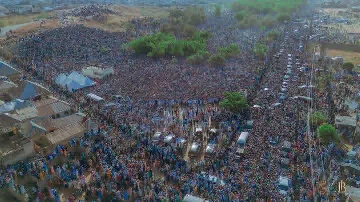 جنازة مليونية في وداع العلامة طاهر عثمان بوتشي في نيجيريا