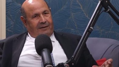 إيداع الكاتب الصحفي سعد بوعقبة الحبس المؤقت..ابنة الرئيس الراحل أحمد بن بلة تخرج عن صمتها !